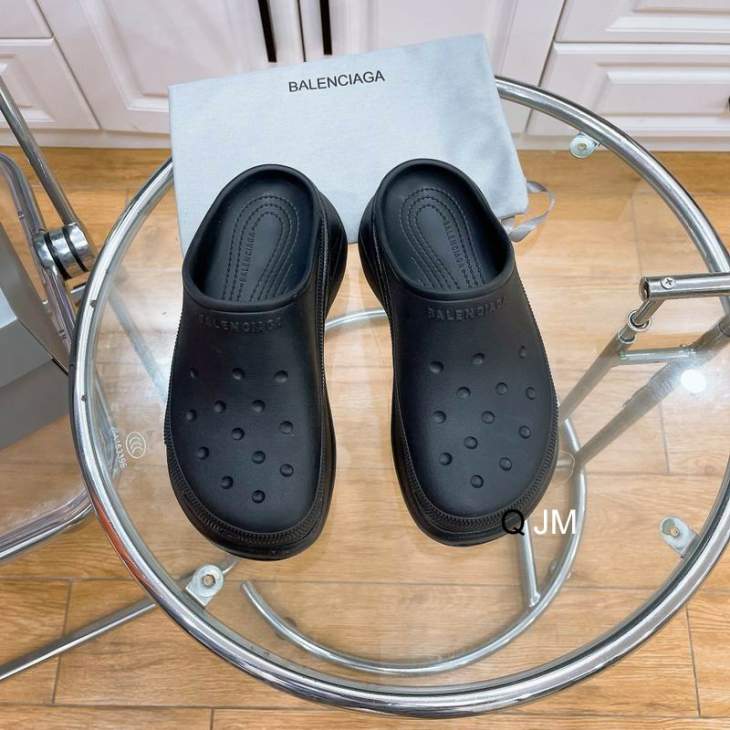 Picture of Balenciaga Slippers _SKUBalenciagasz35-40WN01013401